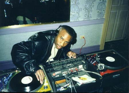 dj sheldon.JPG (33379 bytes)